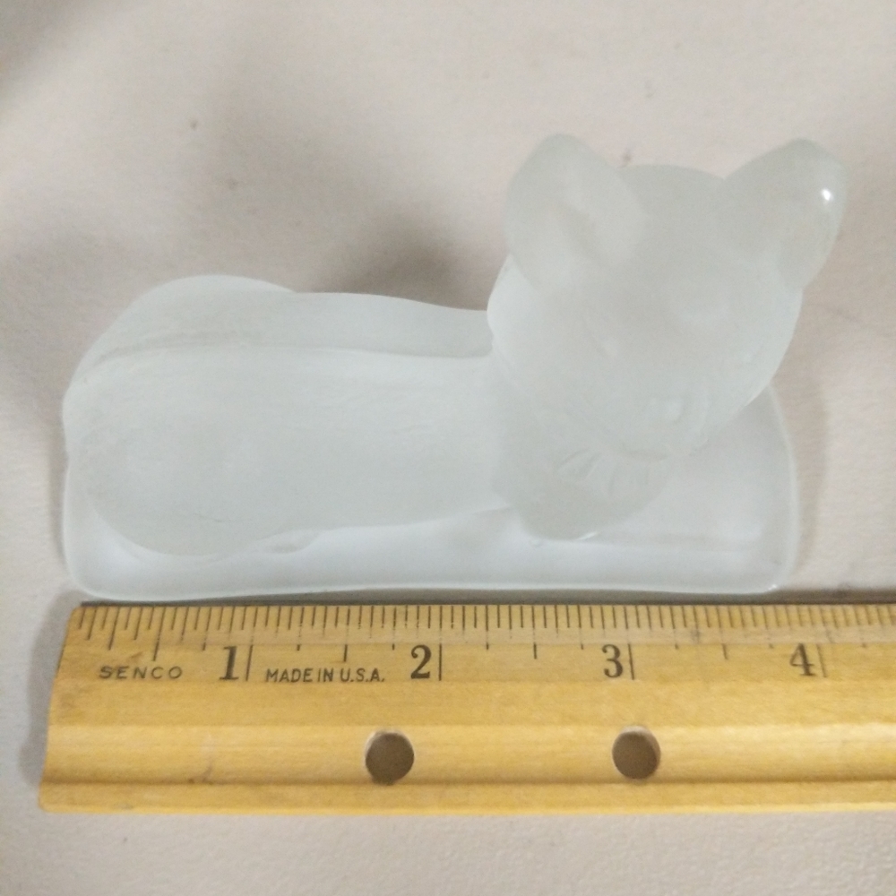 Cat Figurine Opaque Crystal Glass Paperweight 4" - Picture 4 of 8